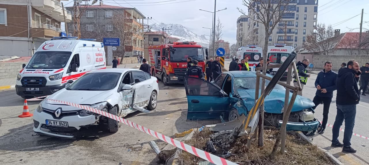 Van'da Son Dakika Feci Kaza Çok Sayıda Yaralı Var (4)