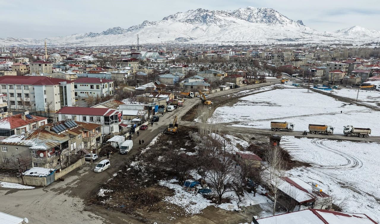 Van’da Trafiği Rahatlatacak Hamle Yol Genişletiliyor (3)