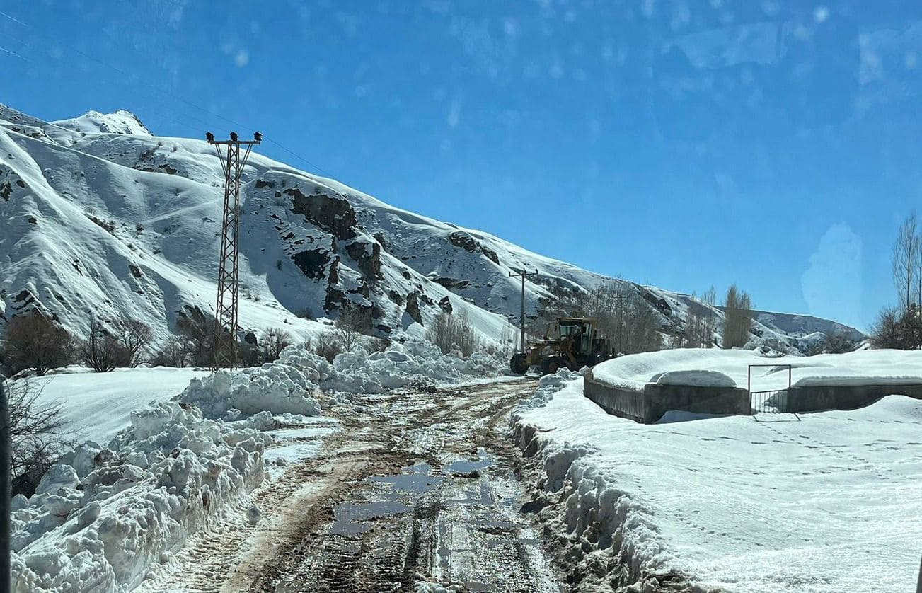 Van’da Yol Ve Kaldırım Onarımı Çalışması! (3)
