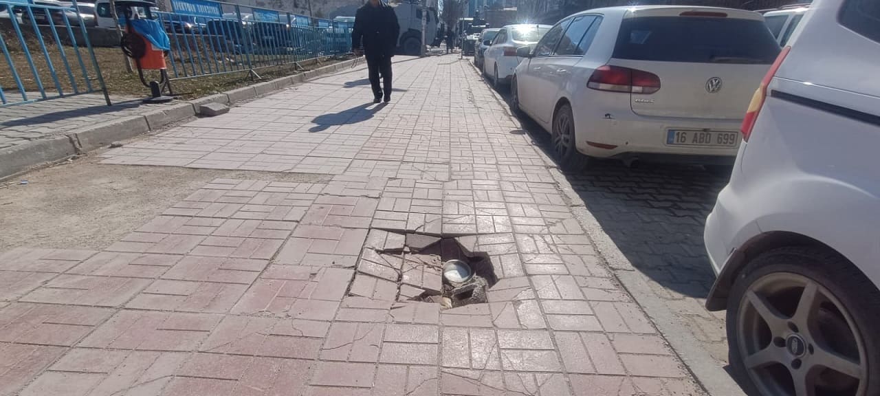 Van’ın Kalbi Kırık Kaldırımlarla Dolu! (1)