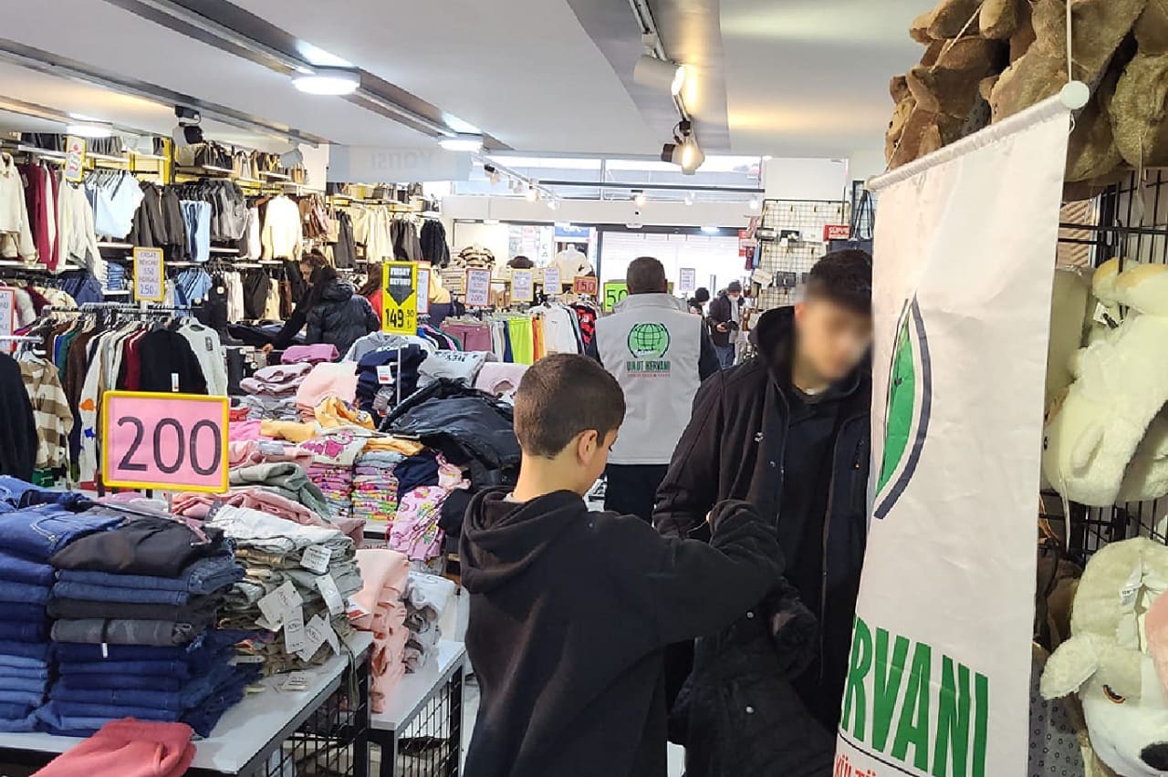 Vanlı Hayırseverden Çocuklara Kışlık Giyim Yardımı (4)