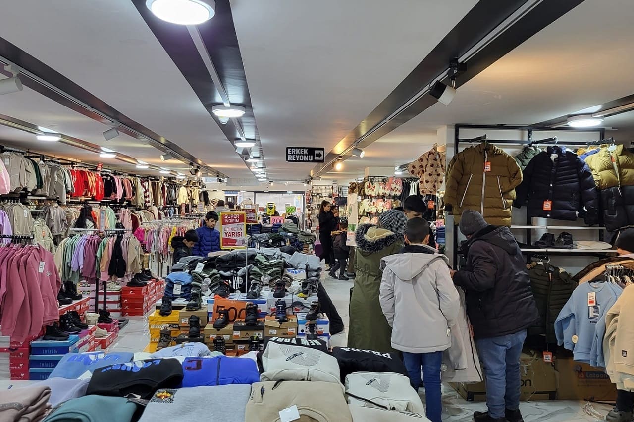 Vanlı Hayırseverden Çocuklara Kışlık Giyim Yardımı (7)