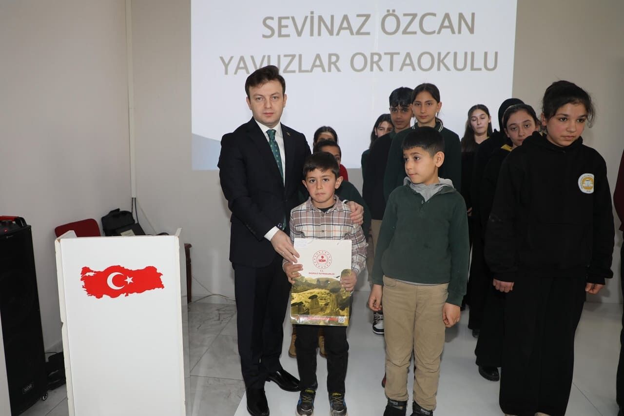 Başkale’de Öğrenciler Ödüllerini Aldı (2)