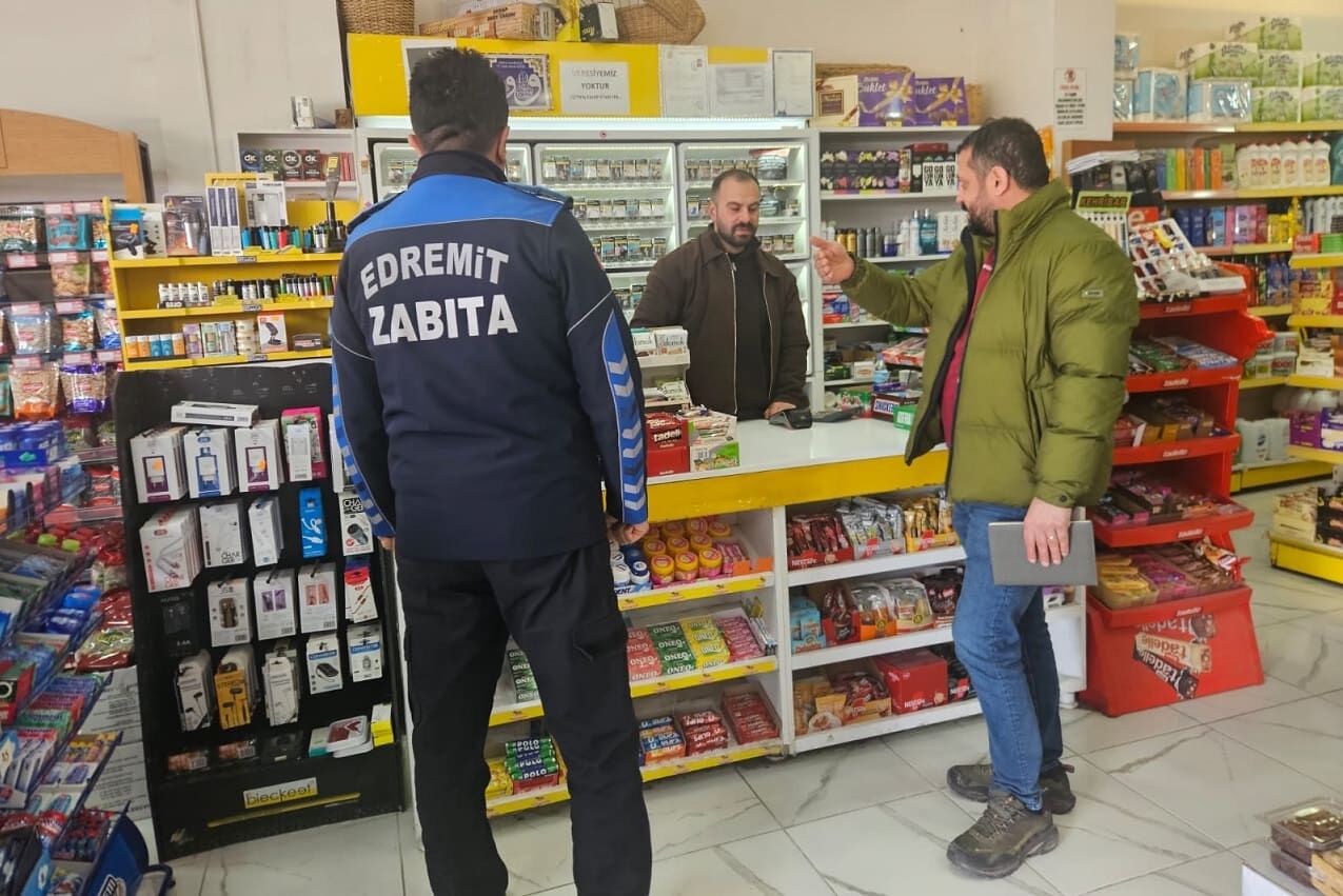 Edremit’te Kaldırım Işgali Yapan Esnaflara Uyarı! (3)