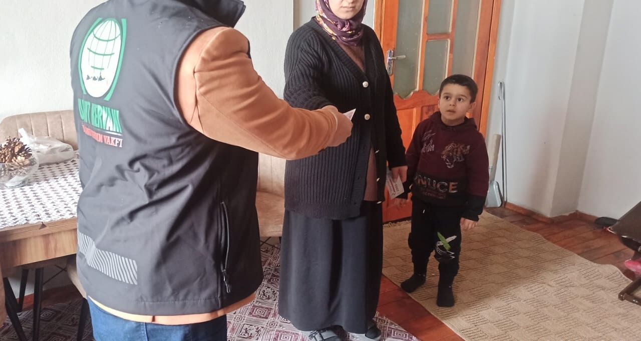 Erciş’te Bayram Öncesi Yardım Seferberliği (2)