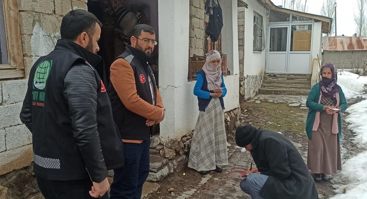 Erciş’te Bayram Öncesi Yardım Seferberliği (3)