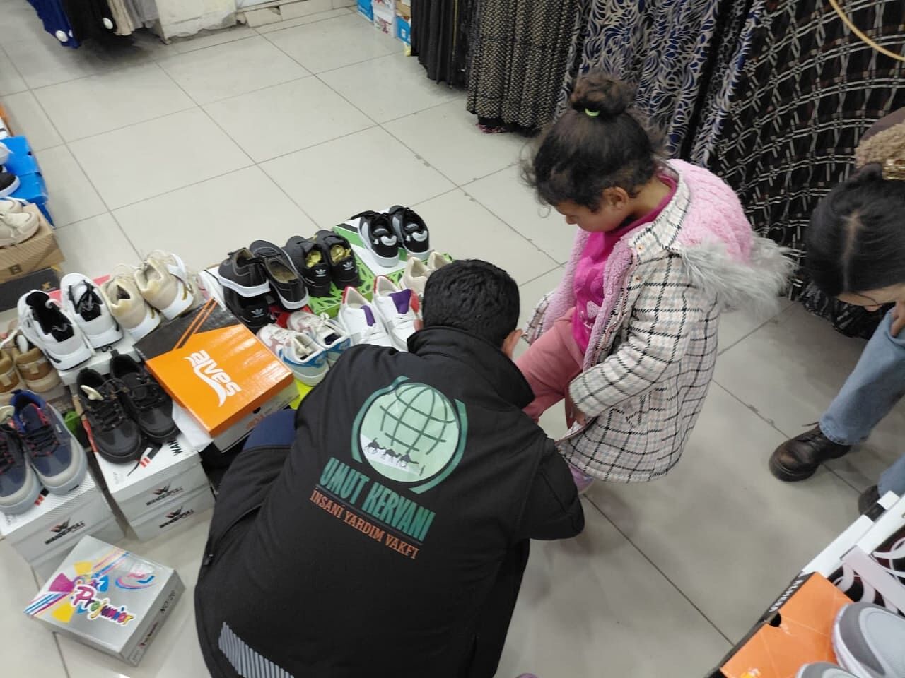 Erciş’te Bayram Öncesi Yardım Seferberliği (5)