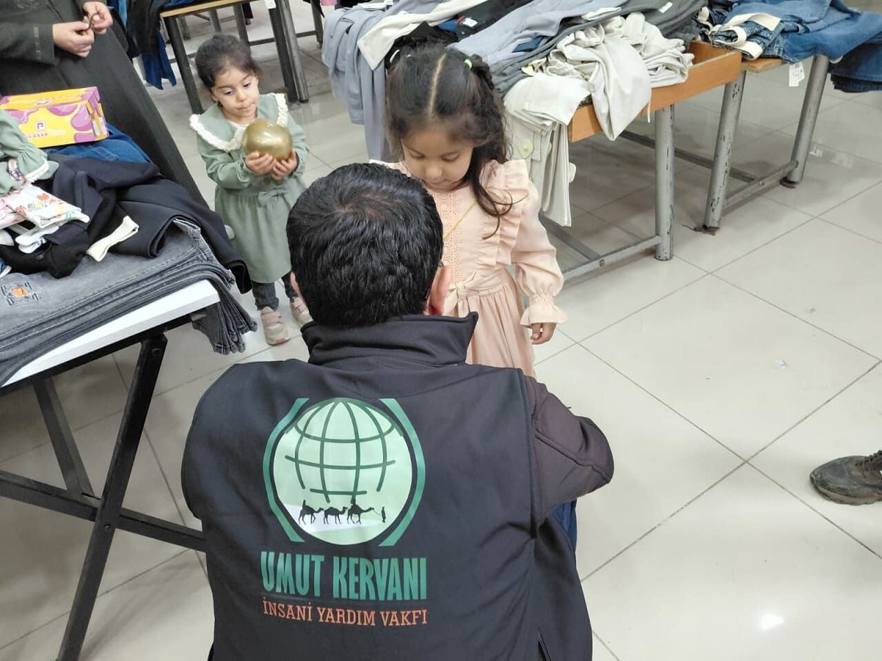 Erciş’te Bayram Öncesi Yardım Seferberliği (8)