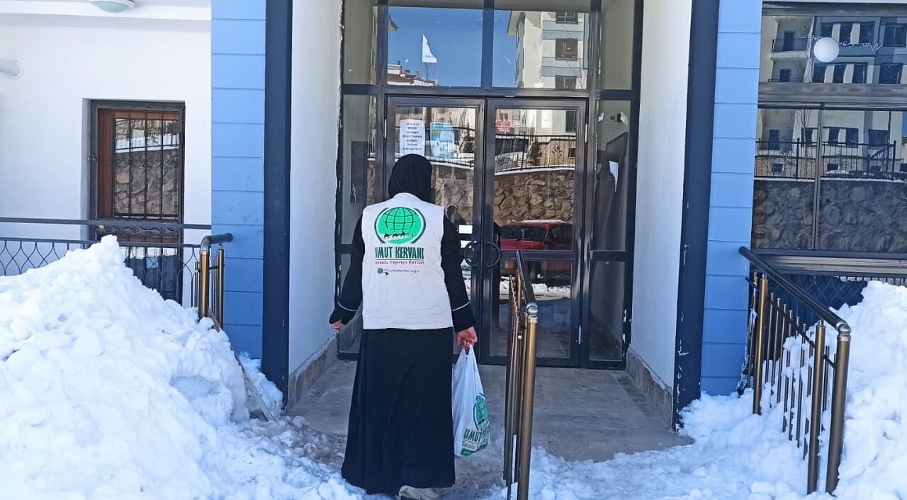 Erciş’te Ihtiyaç Sahiplerine Nakdi Yardım! (3)