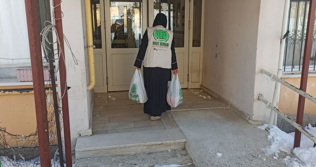 Erciş’te Ihtiyaç Sahiplerine Nakdi Yardım! (4)