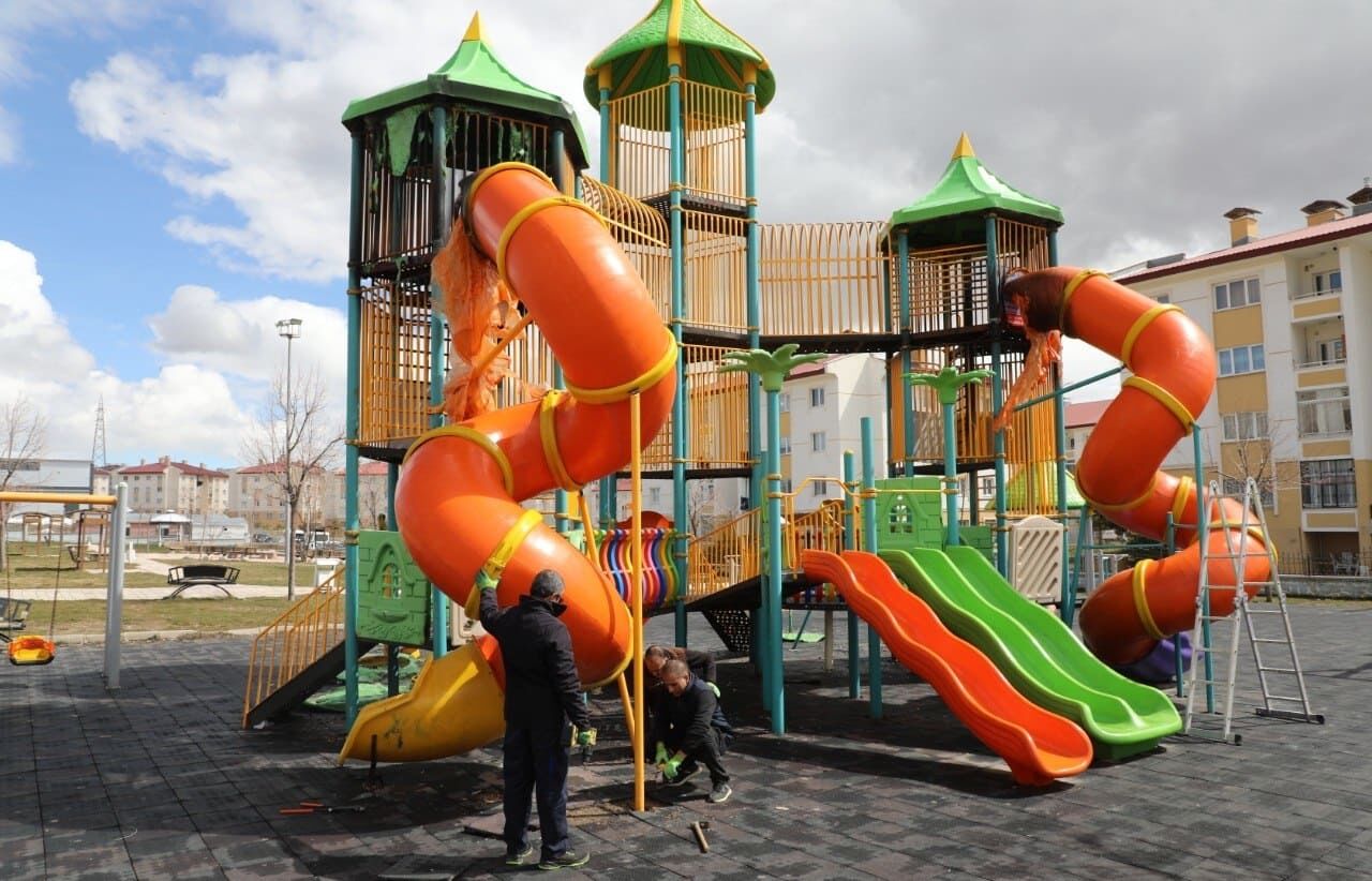 Haberimiz Ses Getirdi Van’da Yakılan Park Onarıldı (2)