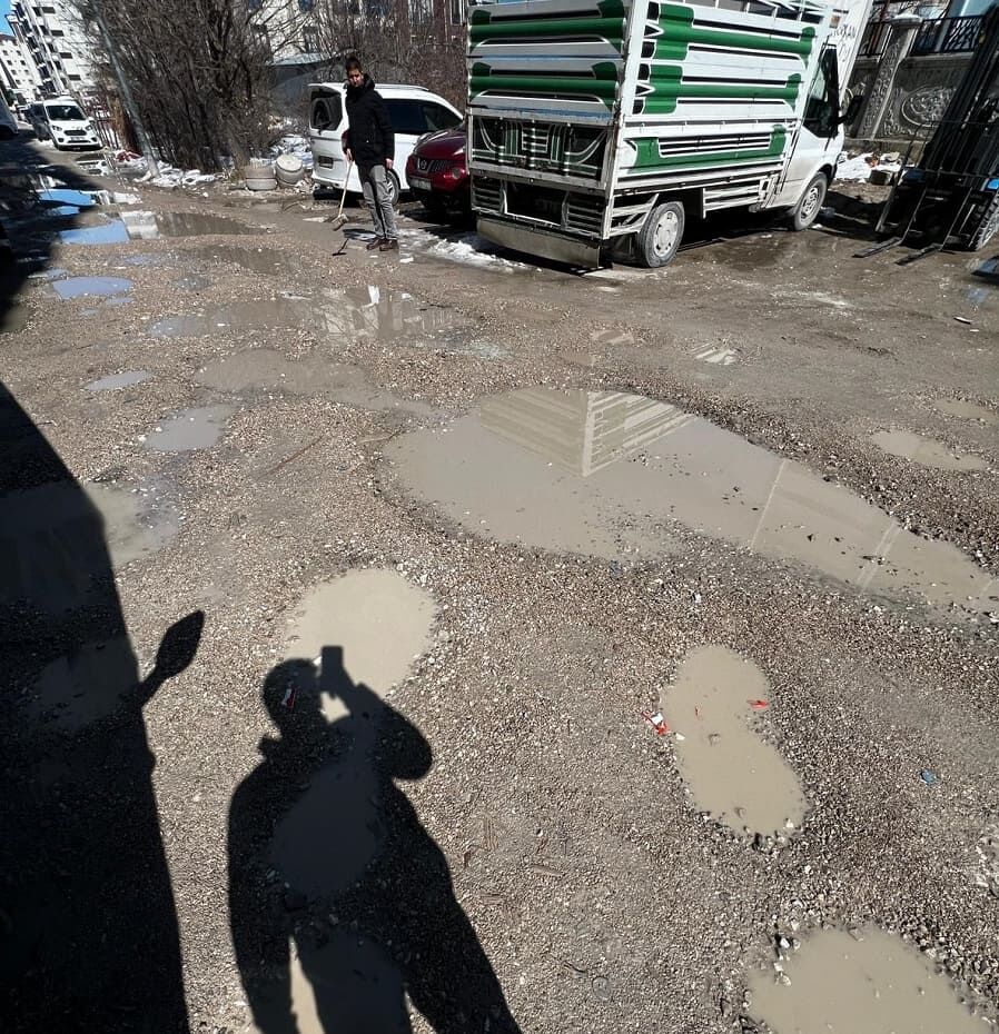 İpekyolu’nda Değişmeyen Manzara! Yollar Köstebek Yuvası, Sokaklar Çamur Deryası (1)