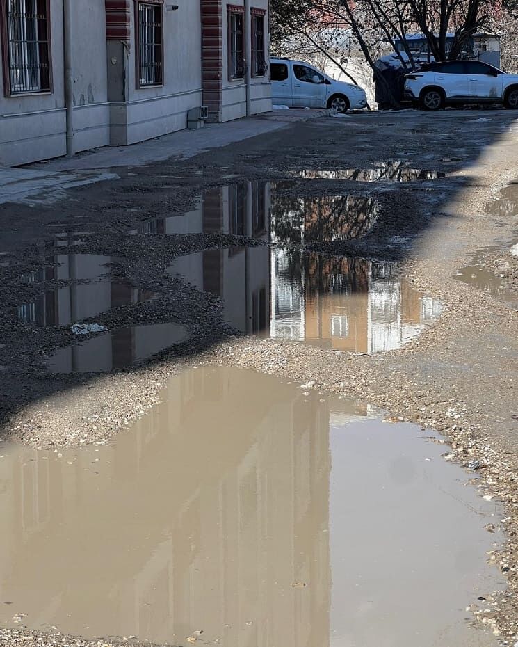 İpekyolu’nda Değişmeyen Manzara! Yollar Köstebek Yuvası, Sokaklar Çamur Deryası (2)