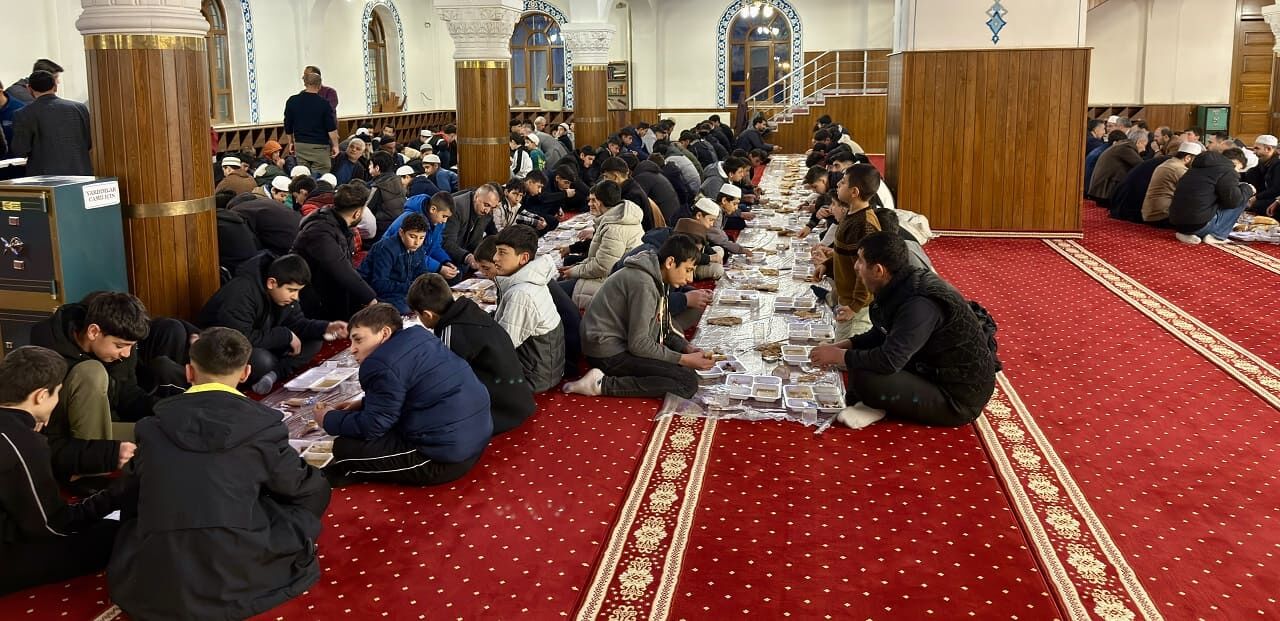 İpekyolu’ndaki Gençler Iftarda Buluştu (17)