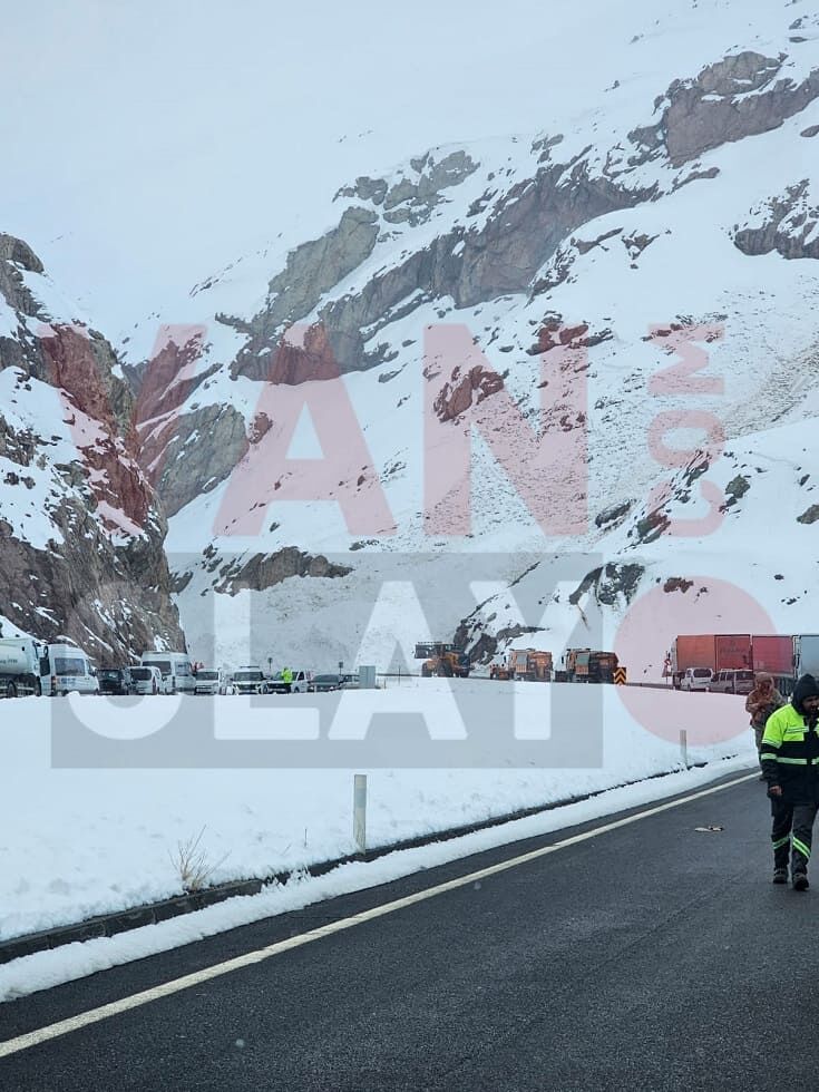 Van – Hakkari Yoluna Çığ Düştü! (3)