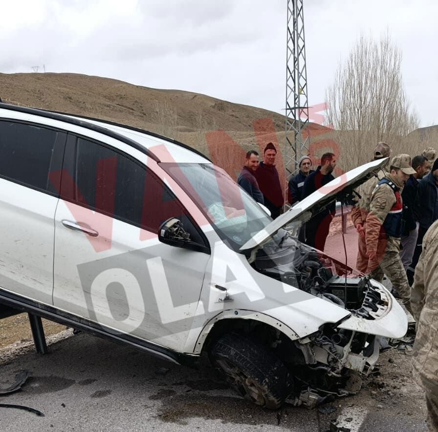 Van Hoşap’ta Trafik Kazası! Yaralılar Var… (4)