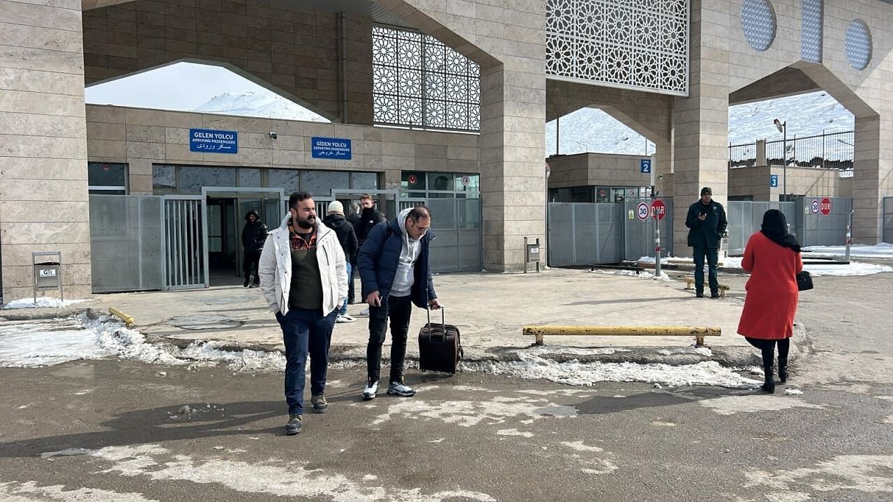 Van Kapıköy’de Giriş Çıkışlar Kontrollü Yapılıyor! (3)