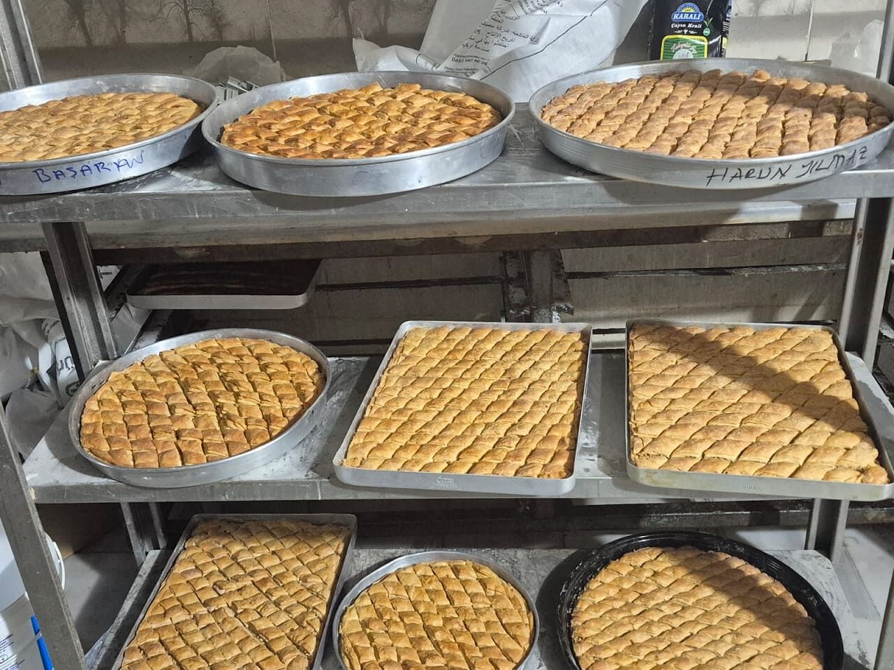 Van’da Kadınlardan Gazze Için Bayram Dayanışması El Emeği Baklavalar Satışta (7)