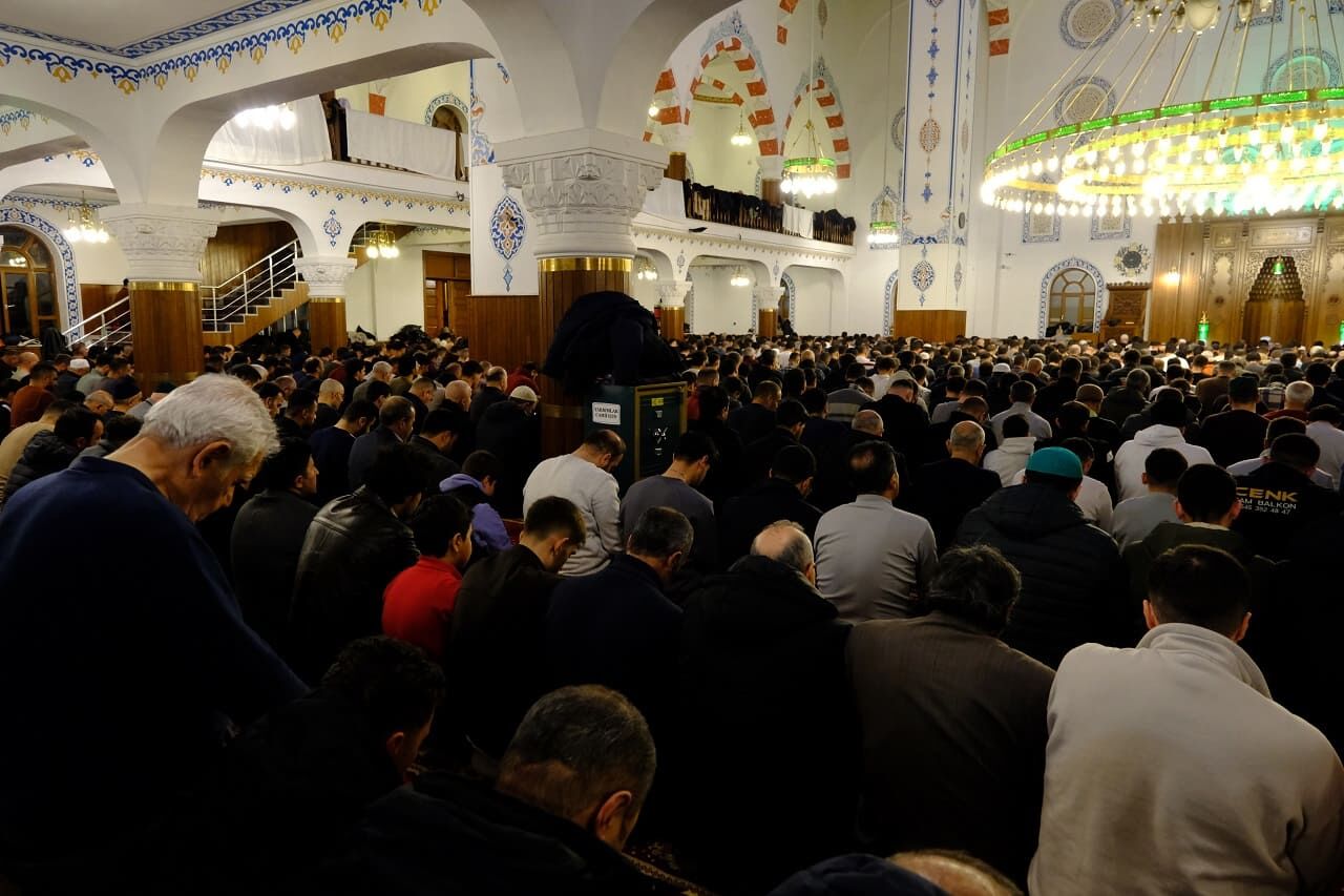 Van’da Kadir Gecesi'nde Camiler Doldu Taştı (51)