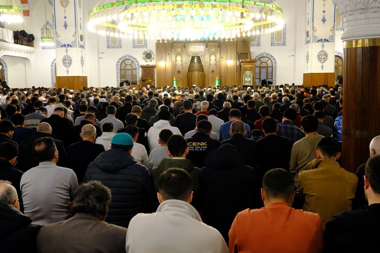 Van’da Kadir Gecesi'nde Camiler Doldu Taştı (56)