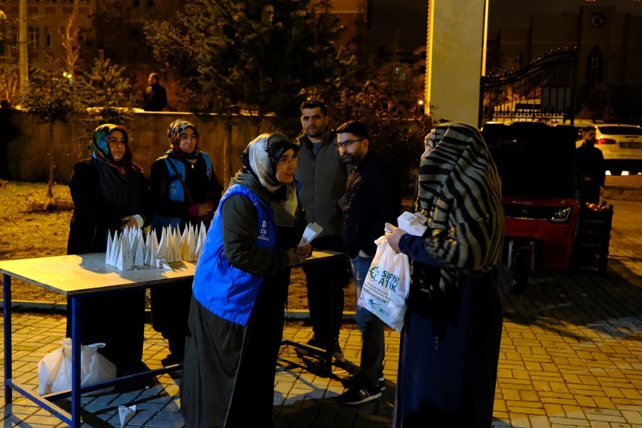 Van’da Kadir Gecesi'nde Camiler Doldu Taştı (9)