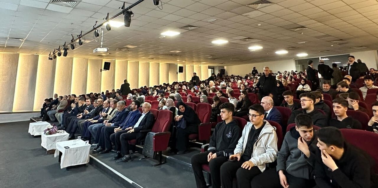 Van’da Öğrenciler Umreyle Ödüllendirildi! (1)