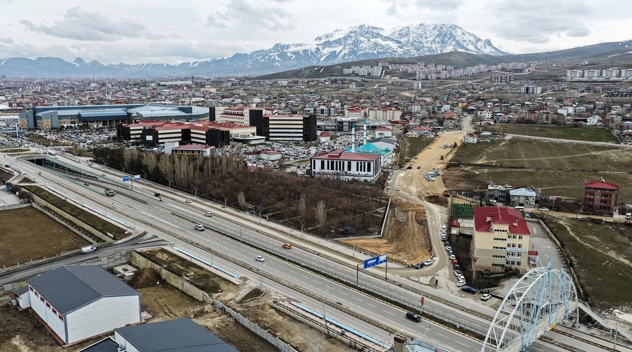 Van’da Trafiği Rahatlatacak 1.7 Kilometrelik Yeni Yol! (2)