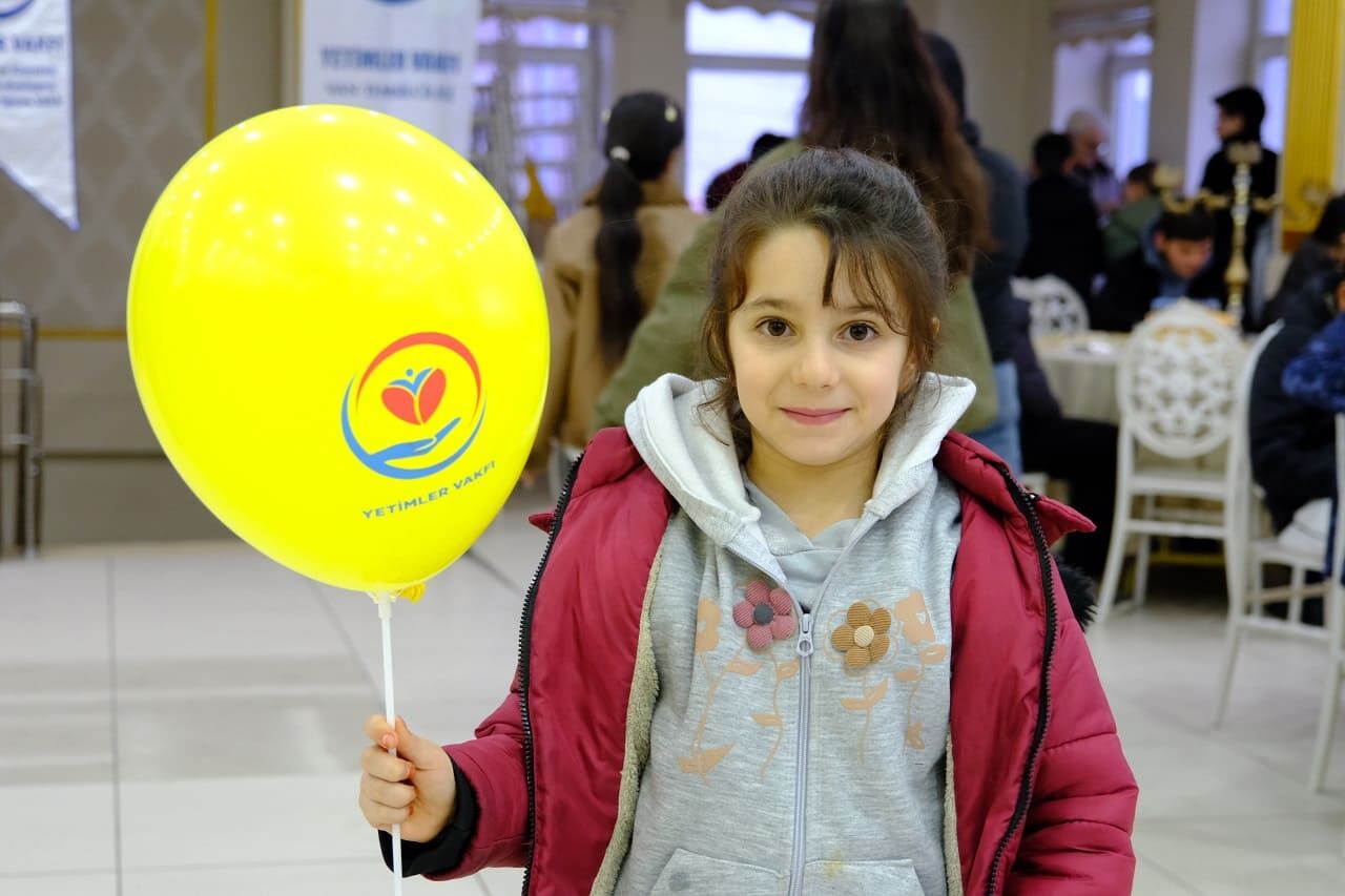 Van’da Yetim Aileler Ile Hayırseverler Aynı Sofrada Buluştu! (11)