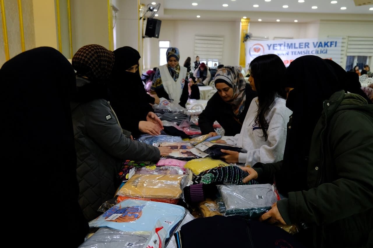 Van’da Yetim Aileler Ile Hayırseverler Aynı Sofrada Buluştu! (24)