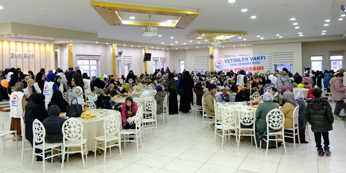 Van’da Yetim Aileler Ile Hayırseverler Aynı Sofrada Buluştu! (8)
