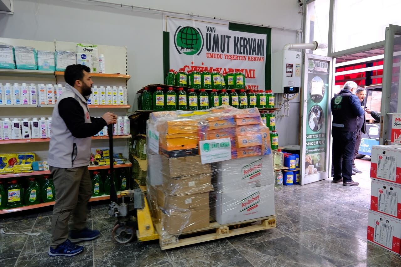 Van’dan Afrin Ve Kobani’ye 1 Tır Insani Yardım Gönderildi (12)