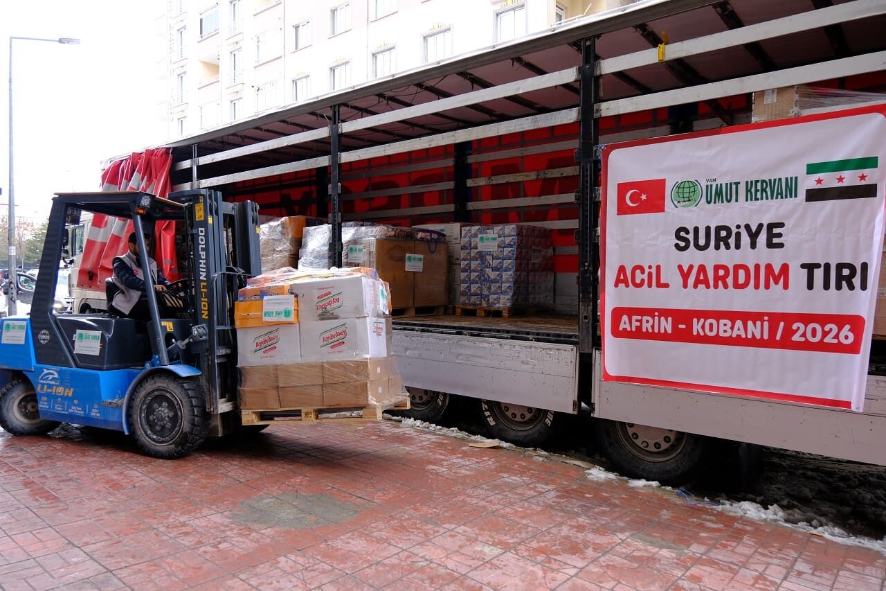 Van’dan Afrin Ve Kobani’ye 1 Tır Insani Yardım Gönderildi (3)