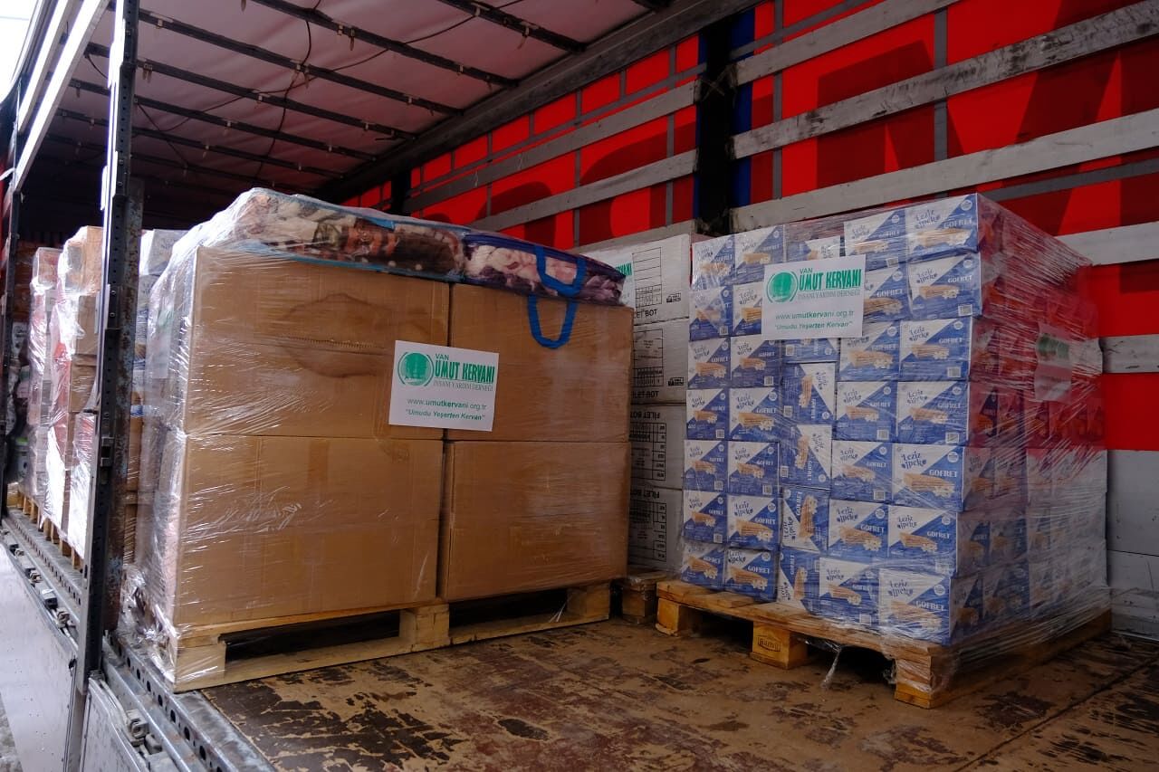 Van’dan Afrin Ve Kobani’ye 1 Tır Insani Yardım Gönderildi (8)