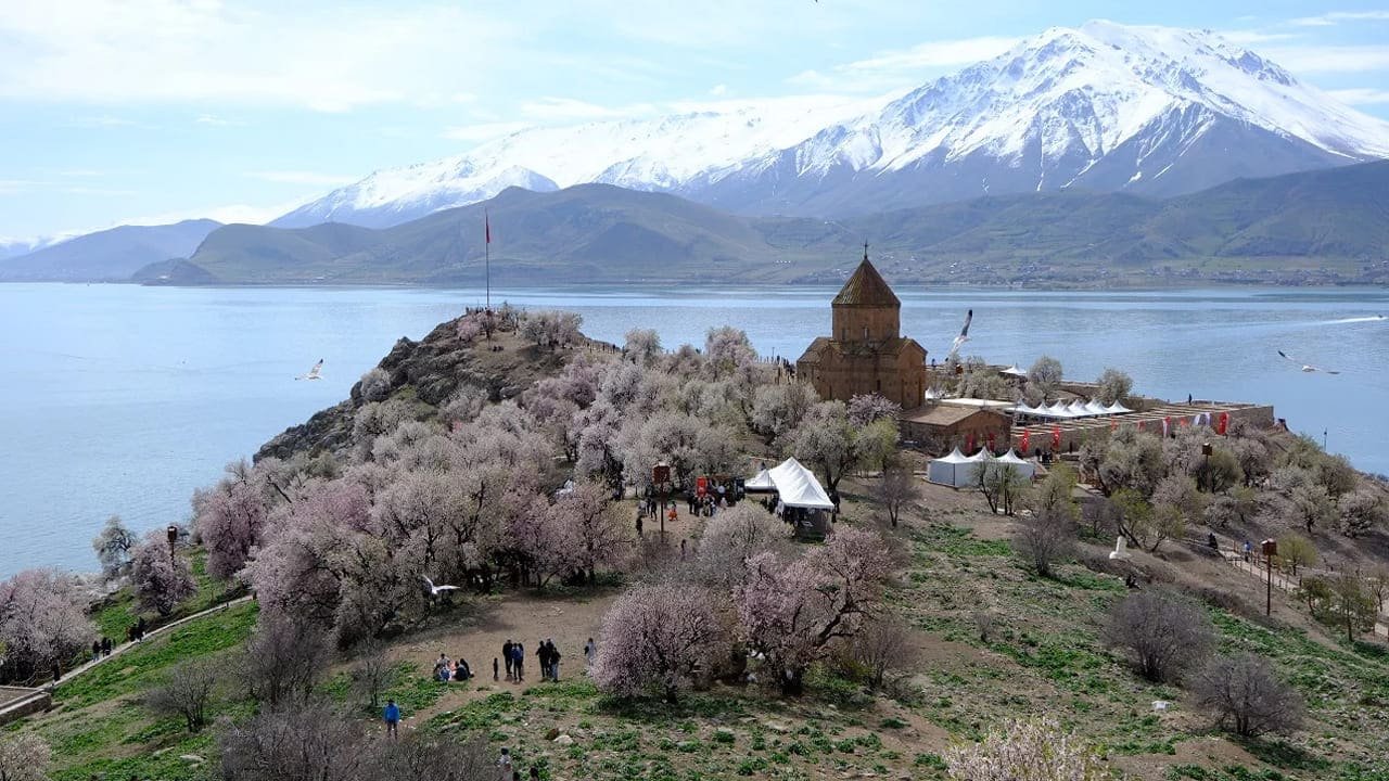 Akdamar Adası, Renk Cümbüşüne Büründü (4)