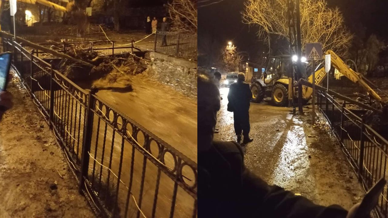 Bahçesaray’da Sel Ilçe Merkezini Sular Altında Bıraktı (6)