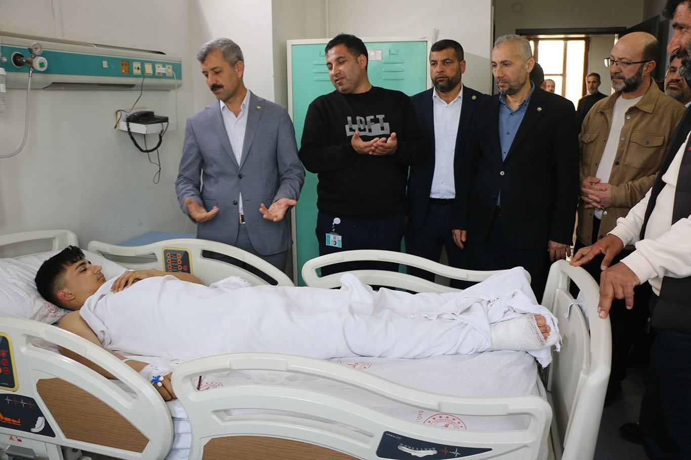 Hüda Par Heyeti Yaralı Öğrenci Ve Öğretmenleri Ziyaret Etti 2