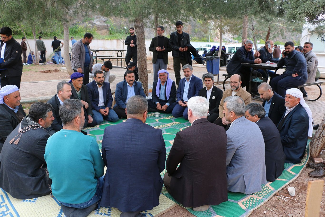 Hüda Par Heyeti Yaralı Öğrenci Ve Öğretmenleri Ziyaret Etti 4