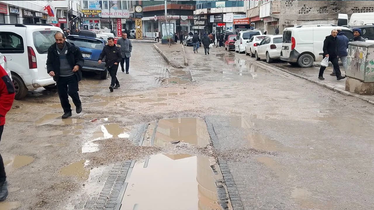 İpekyolu Belediyesi, Aylardır Görmezden Geldiği Sorun Için Harekete Geçti (4)