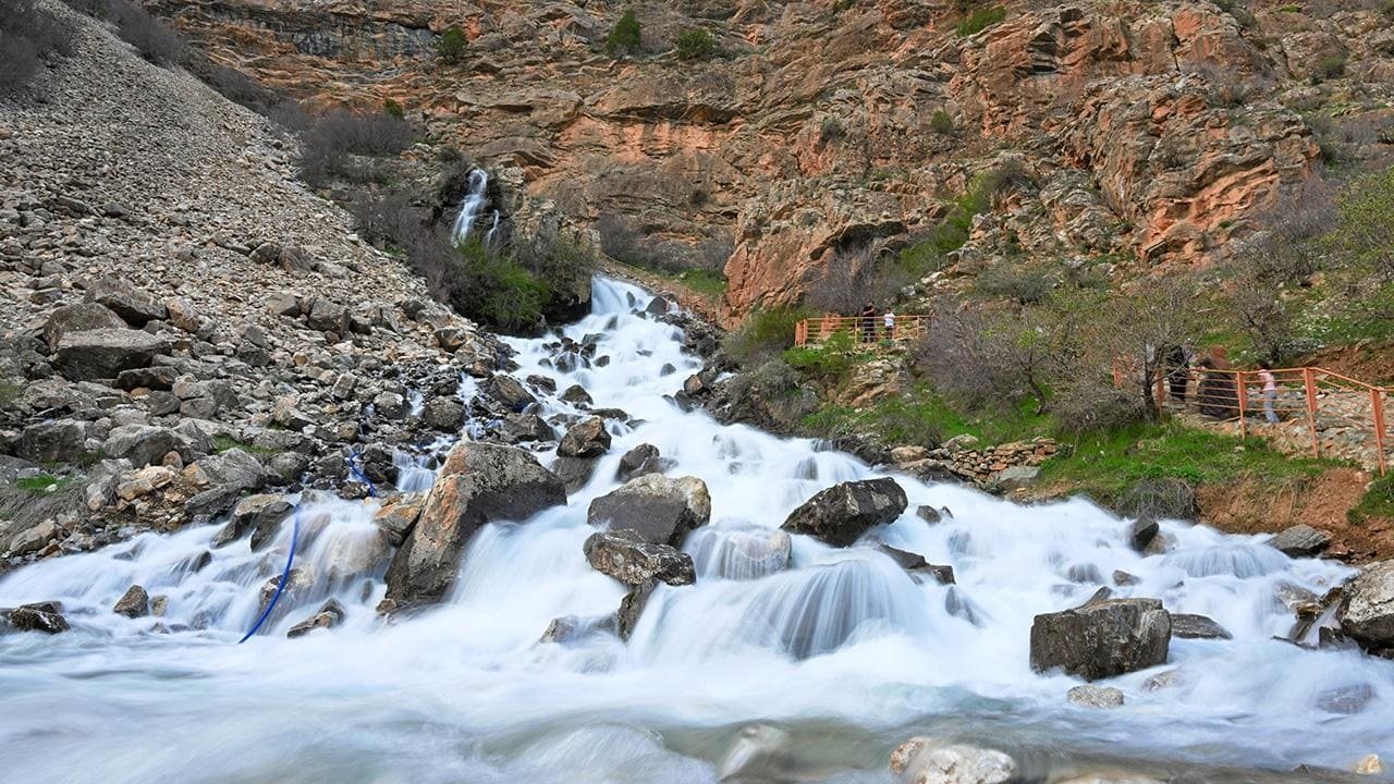 Kanispi Şelalesi Çatak Van