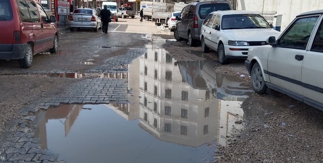 Köy Yolu Değil Van’ın Göbeği (1)