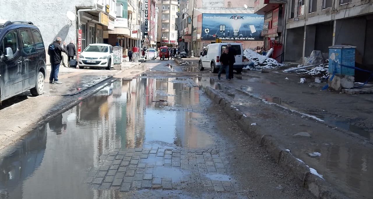 Köy Yolu Değil Van’ın Göbeği (2)