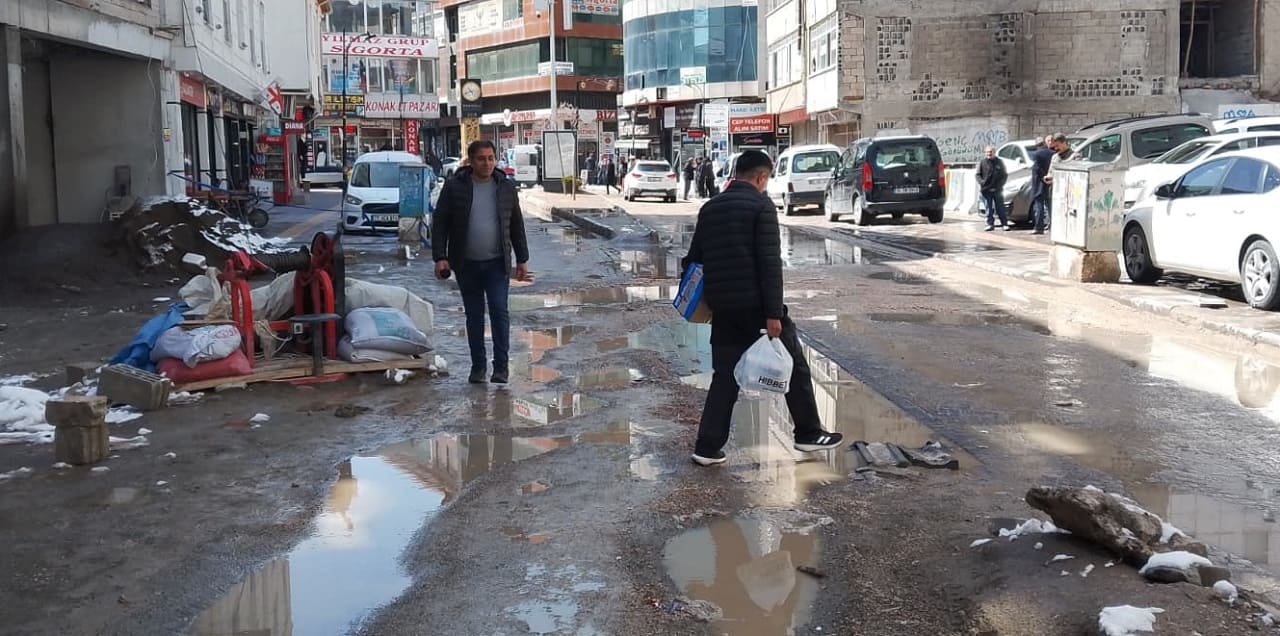Köy Yolu Değil Van’ın Göbeği (3)
