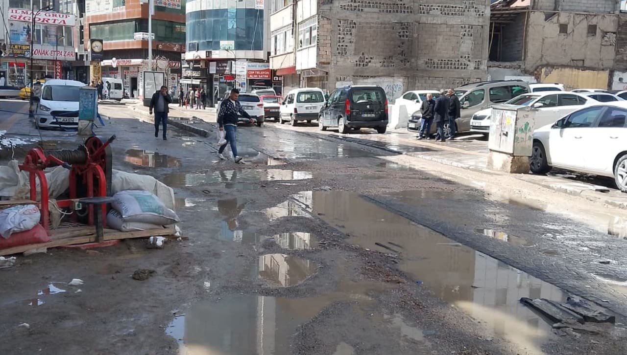 Köy Yolu Değil Van’ın Göbeği (4)