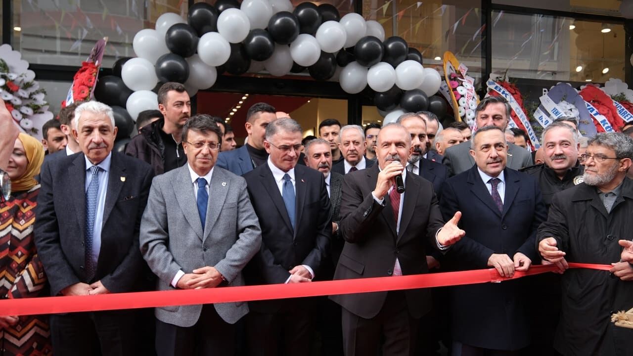 Paulmark Giyim Mağazası, Van’da Üçüncü Şubesini Açtı (2)