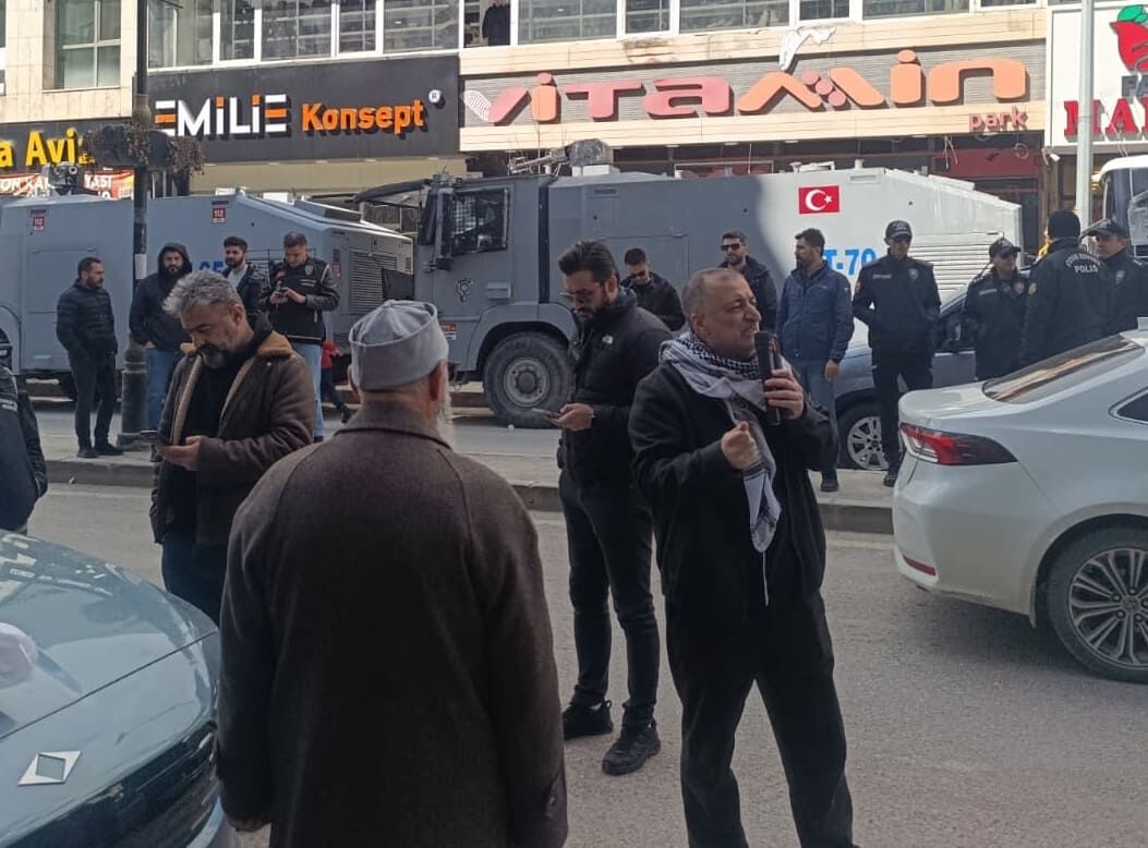 Tüm Dünyada Boykot Edilirken Van'da Yeni Şube Açıyor! (1)-1