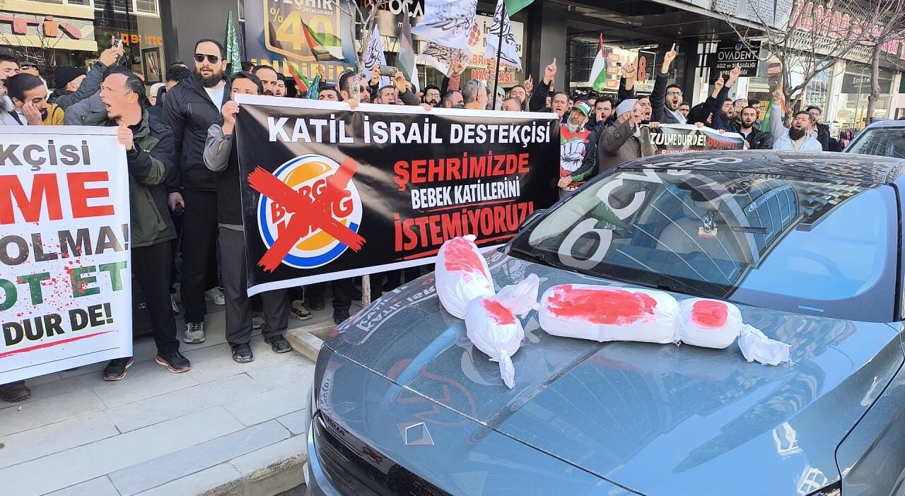 Tüm Dünyada Boykot Edilirken Van'da Yeni Şube Açıyor! (2)