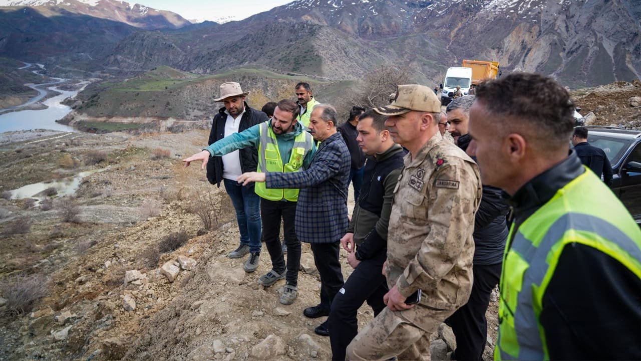 Van Hakkâri Hattında Alternatif Yol Da Çöktü (3)