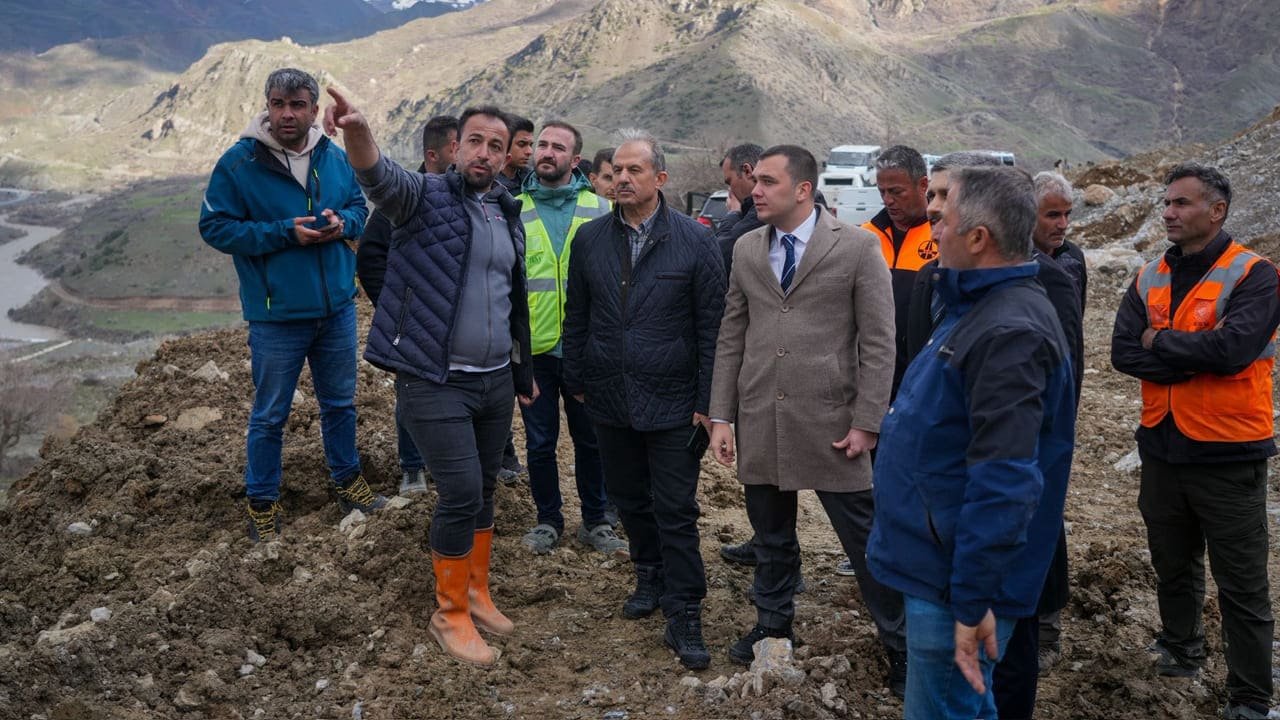 Van Hakkâri Hattında Alternatif Yol Da Çöktü (4)