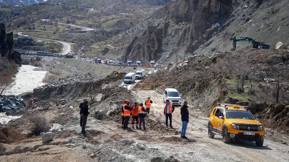 Van Hakkâri Hattında Alternatif Yol Da Çöktü (5)