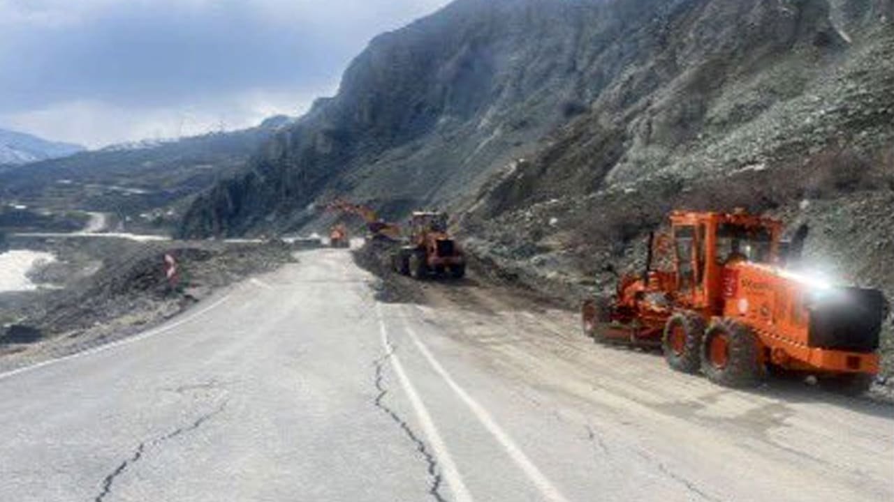 Van Hakkari Yolunda Meydana Gelen Heyelan Sonrası Açıklama